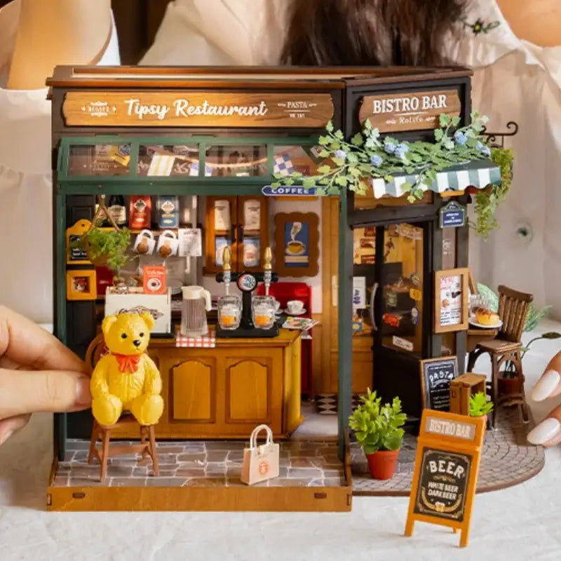 Rolife Maison de poupée Tipsy Restaurant DIY Miniature Kit Décoration d'intérieur Cadeau d'anniversaire pour enfants et adultes Rolife Maison de poupée Tipsy Restaurant DIY Miniature Kit Décoration d'intérieur Cadeau d'anniversaire pour enfants et adultes