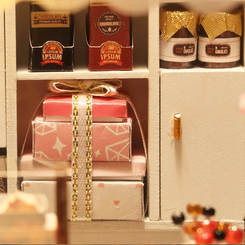 Cocoa's Wonderful Idea Miniature Dollhouse Kit