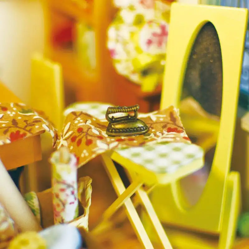 Lisa's Tailor Room DIY Miniature House Kit
