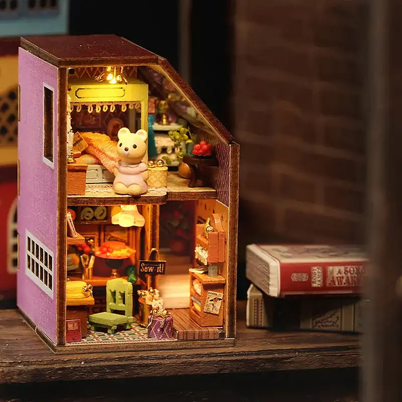 Miniature Dollhouse – Wooden DIY Assembly Kit