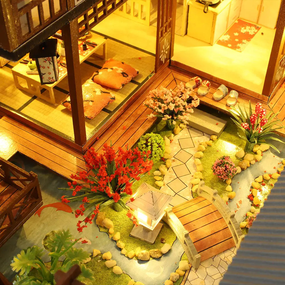 ’Yaquan Court’ Miniature Dollhouse Kit
